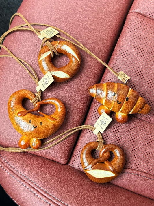 Bread pretzel keycharm pendant_CH00034