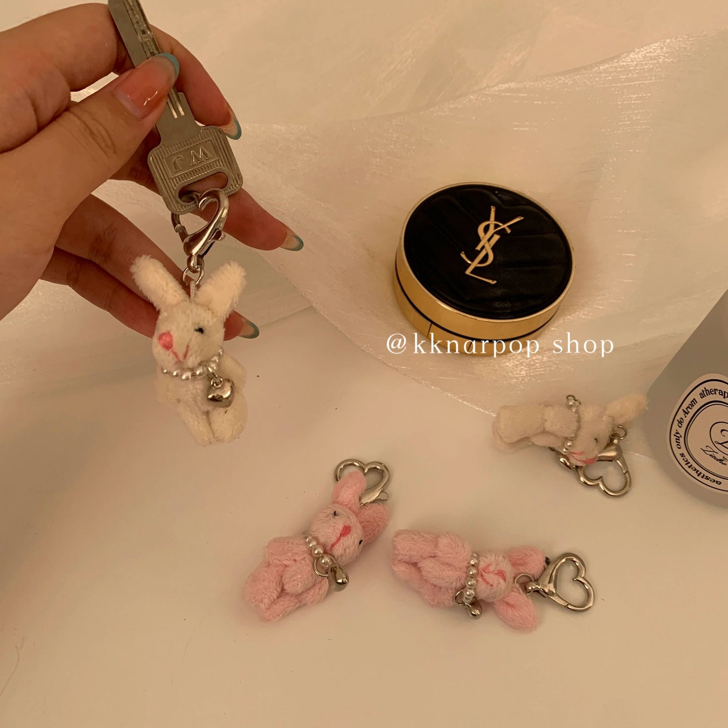 Pearl Rabbit Keychain Mini_CH00006