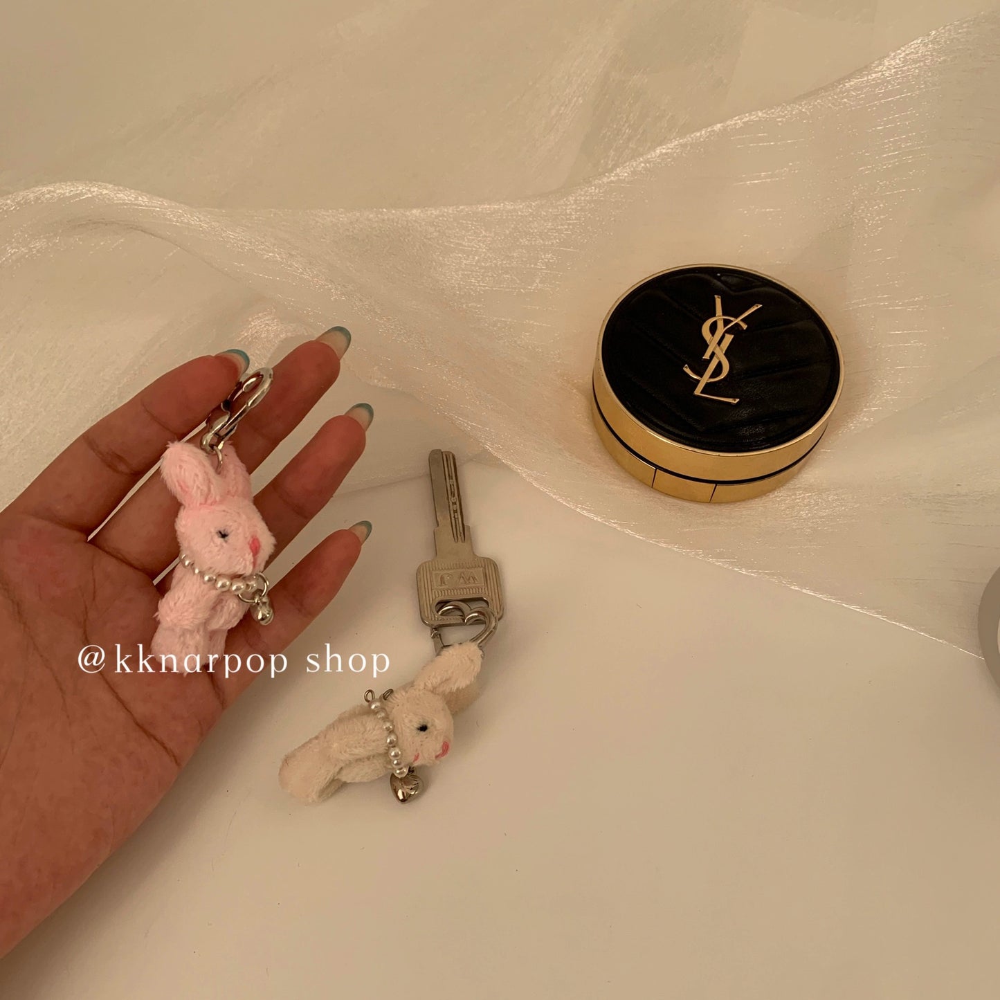 Pearl Rabbit Keychain Mini_CH00006