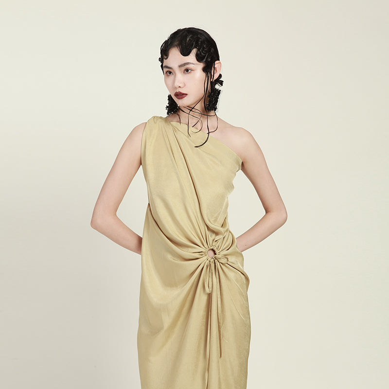 One-shoulder long shoulder sleeveless dress