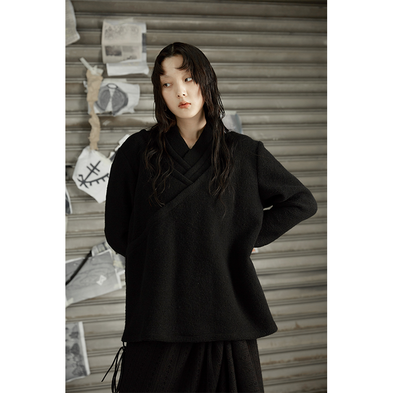 unisex Chinese-style black top cross-neck sweater