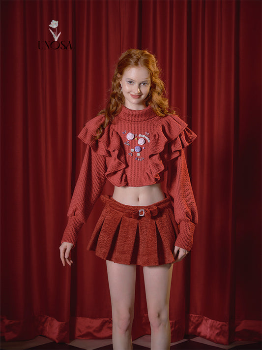 Red bead long-sleeved sweater and long skirt