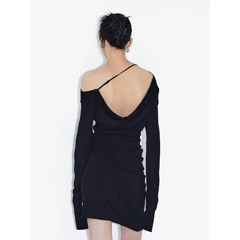 Back open black slim pleated dress