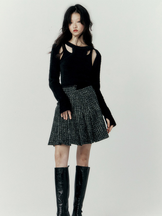 Black pleated small wool skirt